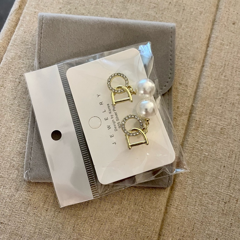 Pearl Earring in Gold with Pave Diamond NEW - Picture 4 of 7